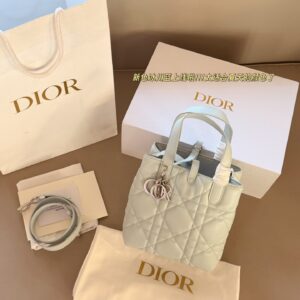 Dior Toujours – Glacier Blue